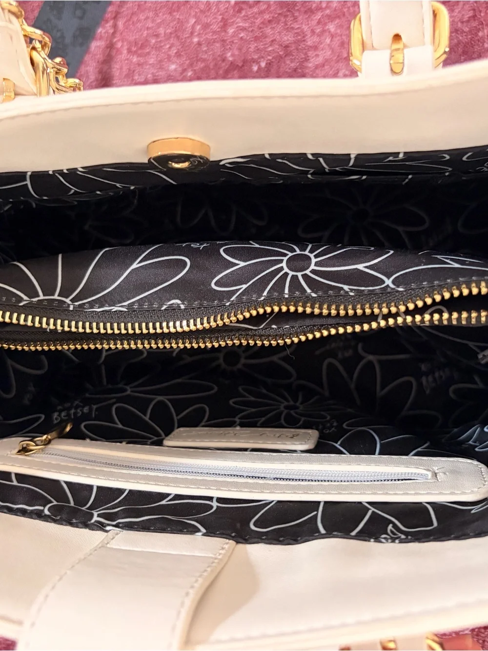 Betsey Johnson Black Tote with Cream Trim & White Daisy Print - Picture 10 of 11